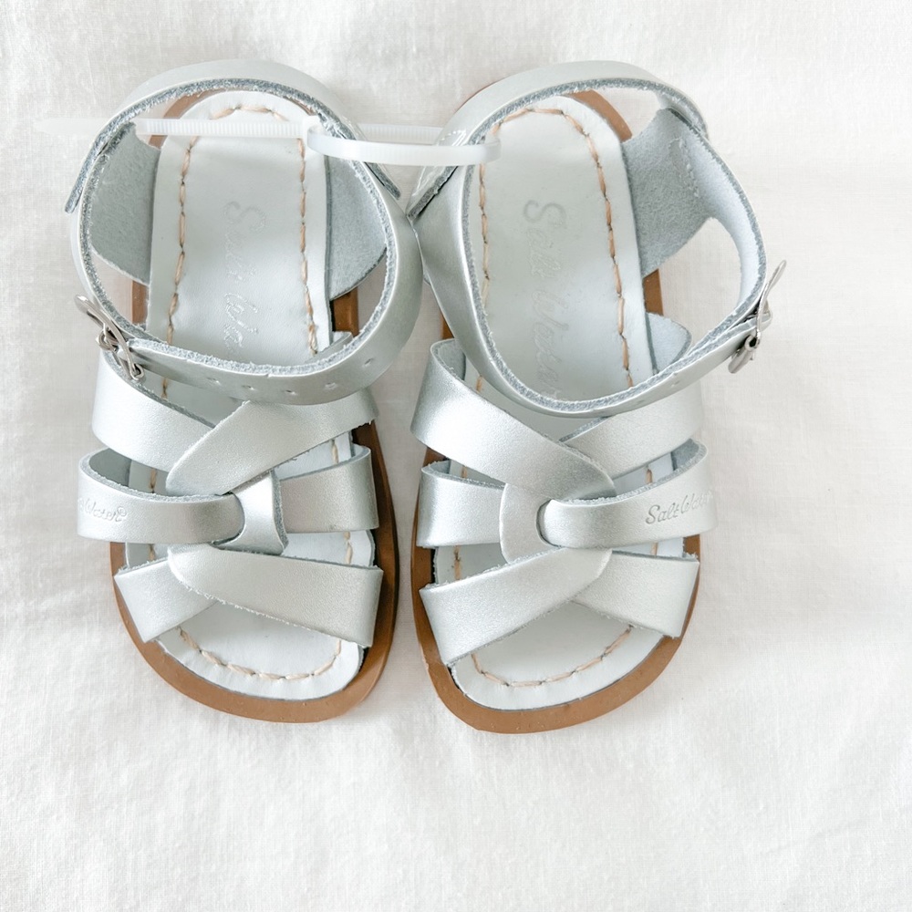 NWT Size 6 Toddler Girl Salt Water Sandals